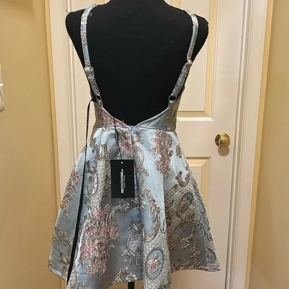 Elegant Floral Tapestry and Satin Dress - Picture 4 of 6